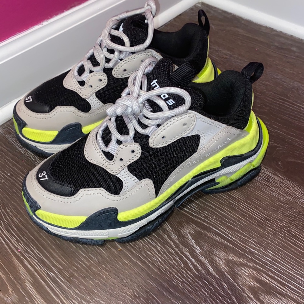 balenciaga triple s sneaker